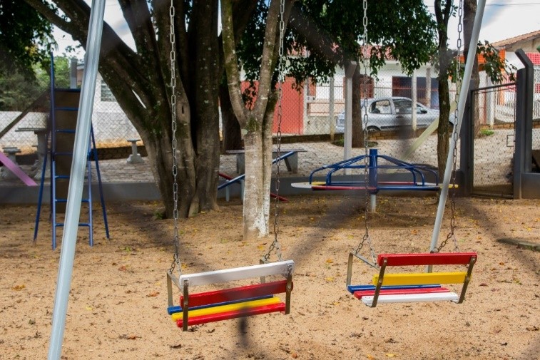 ‘Parquinho’ reformado na Escola Municipal Prefeito Durval Jorge